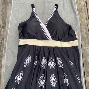 BloomChic Plus Size 30 Black White Graphic Print V-Neck Swim Dress One-Piece NWT
